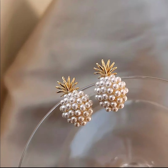 New French Retro Pineapple Pearl Earrings - Picture 2 of 7